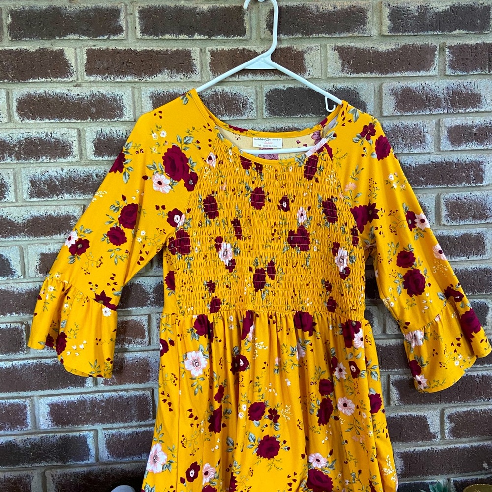 Women’s Medium Floral Bell Sleeve top